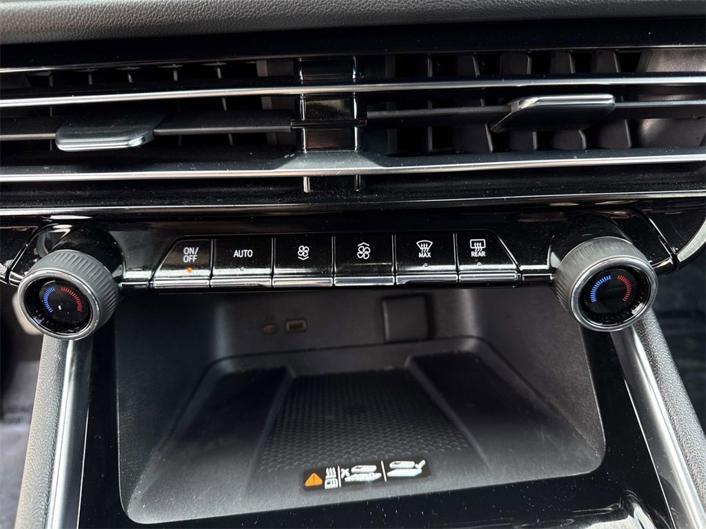 Used 2026 Chevrolet Traverse LT image 19