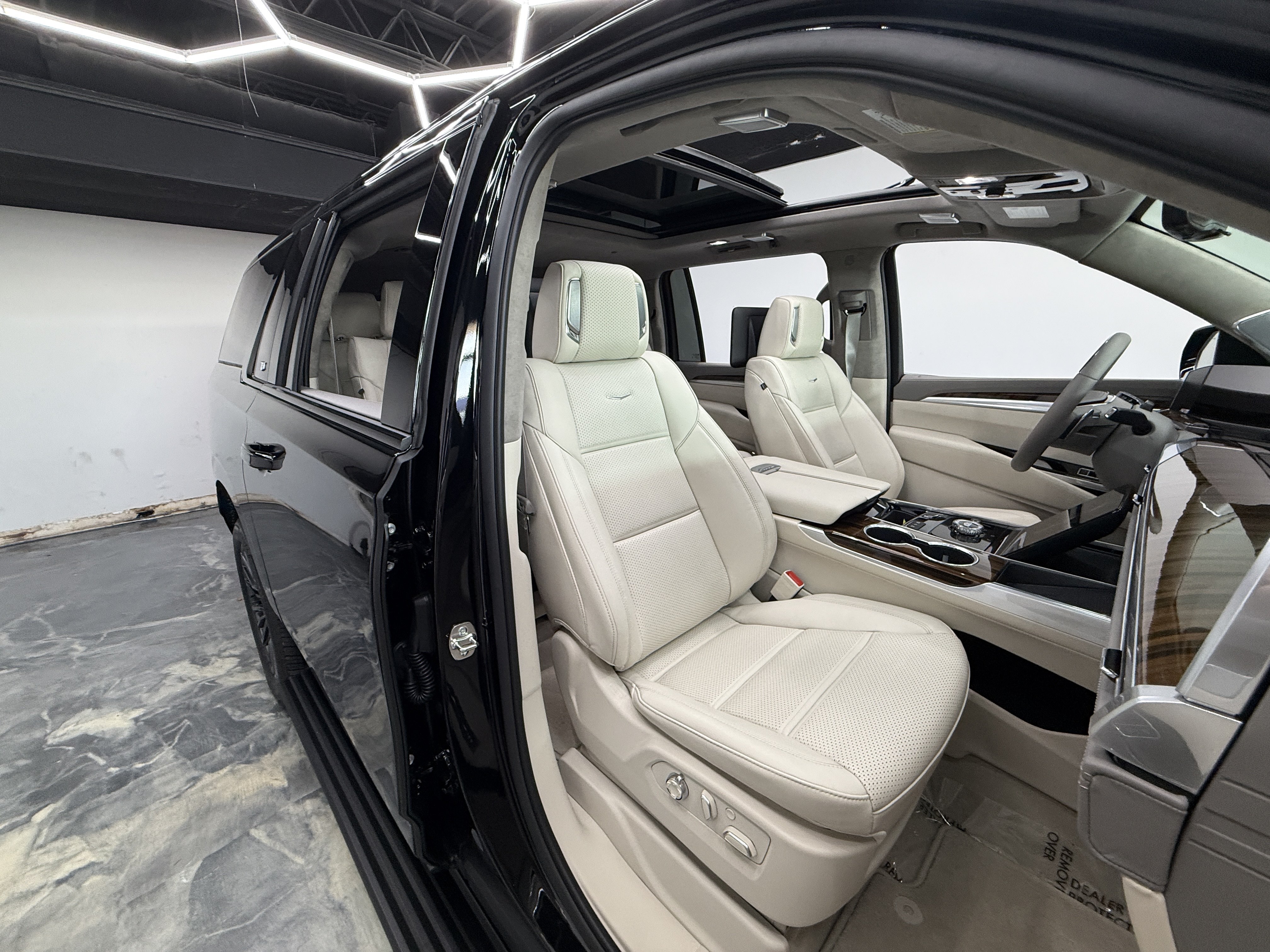 Used 2026 Cadillac Escalade ESV Platinum Sport AWD/4WD image 27