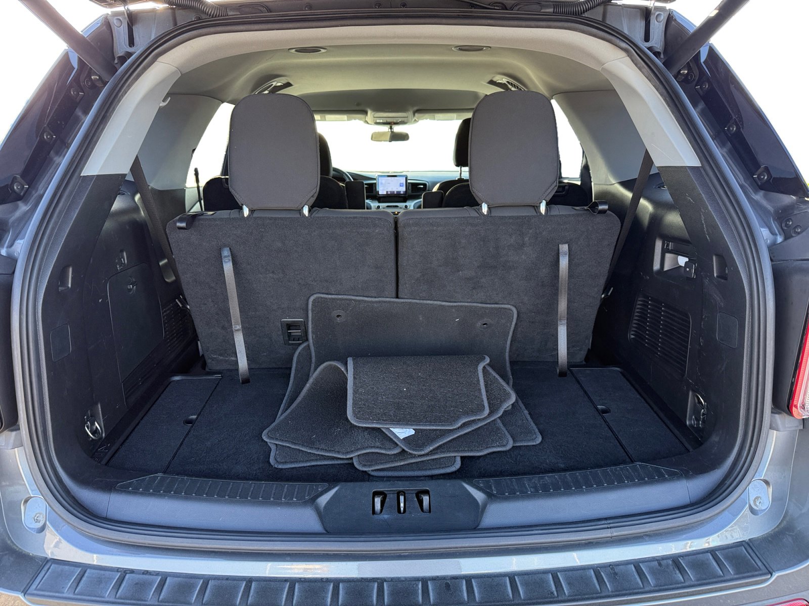 Used 2021 Ford Explorer XLT image 17