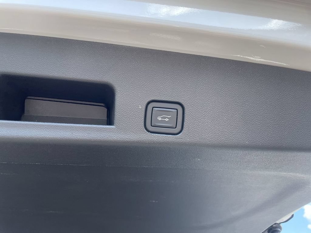 Used 2025 GMC Acadia Elevation w/ Elevation Premium Package FWD image 38