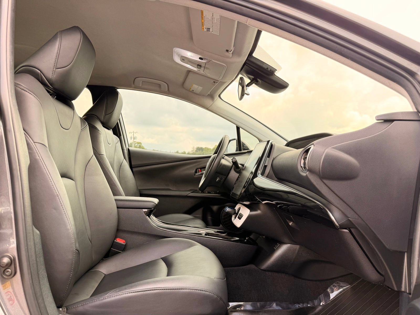 Used 2017 Toyota Prius Prime Premium FWD image 19