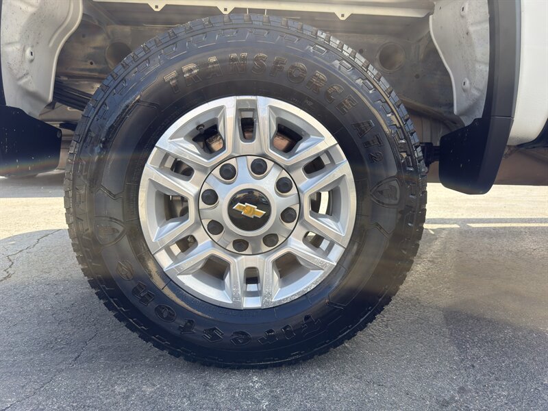 Used 2022 Chevrolet Silverado 2500 LT AWD/4WD image 23