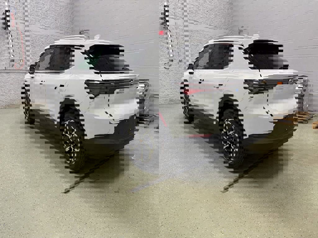 New 2026 Chevrolet Equinox EV LT image 5