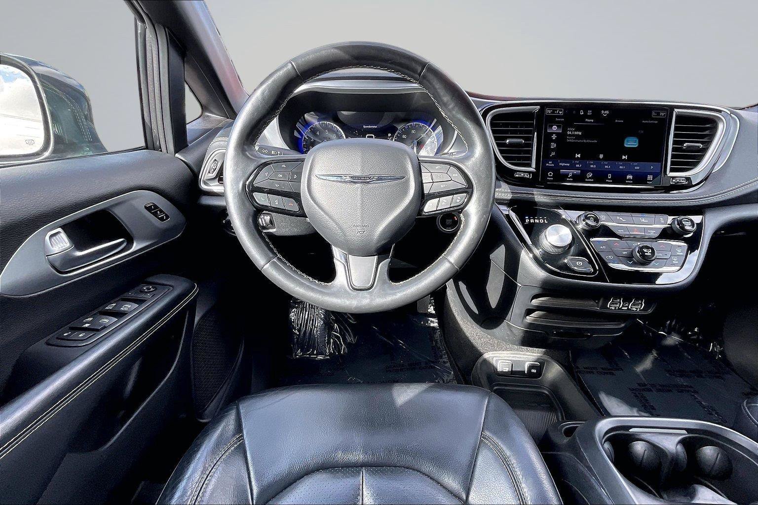 Used 2021 Chrysler Pacifica Touring-L w/ S Appearance Package FWD image 5