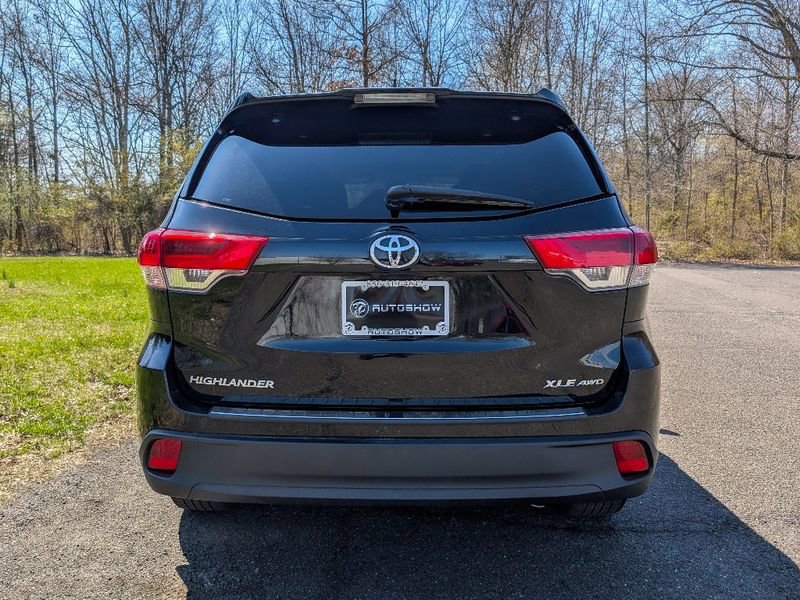 Used 2019 Toyota Highlander XLE AWD/4WD image 6