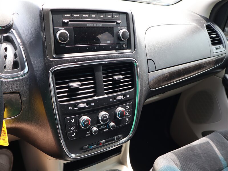 Used 2015 Dodge Grand Caravan SXT FWD image 26