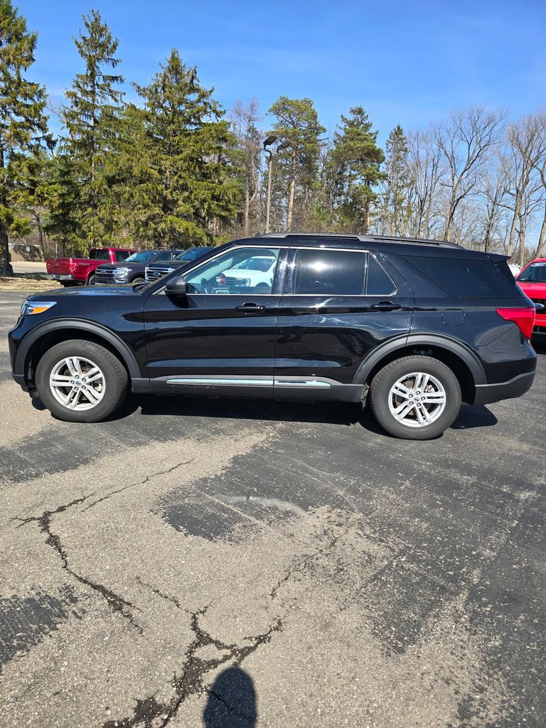 Certified 2023 Ford Explorer XLT w/ Equipment Group 202A AWD/4WD image 2