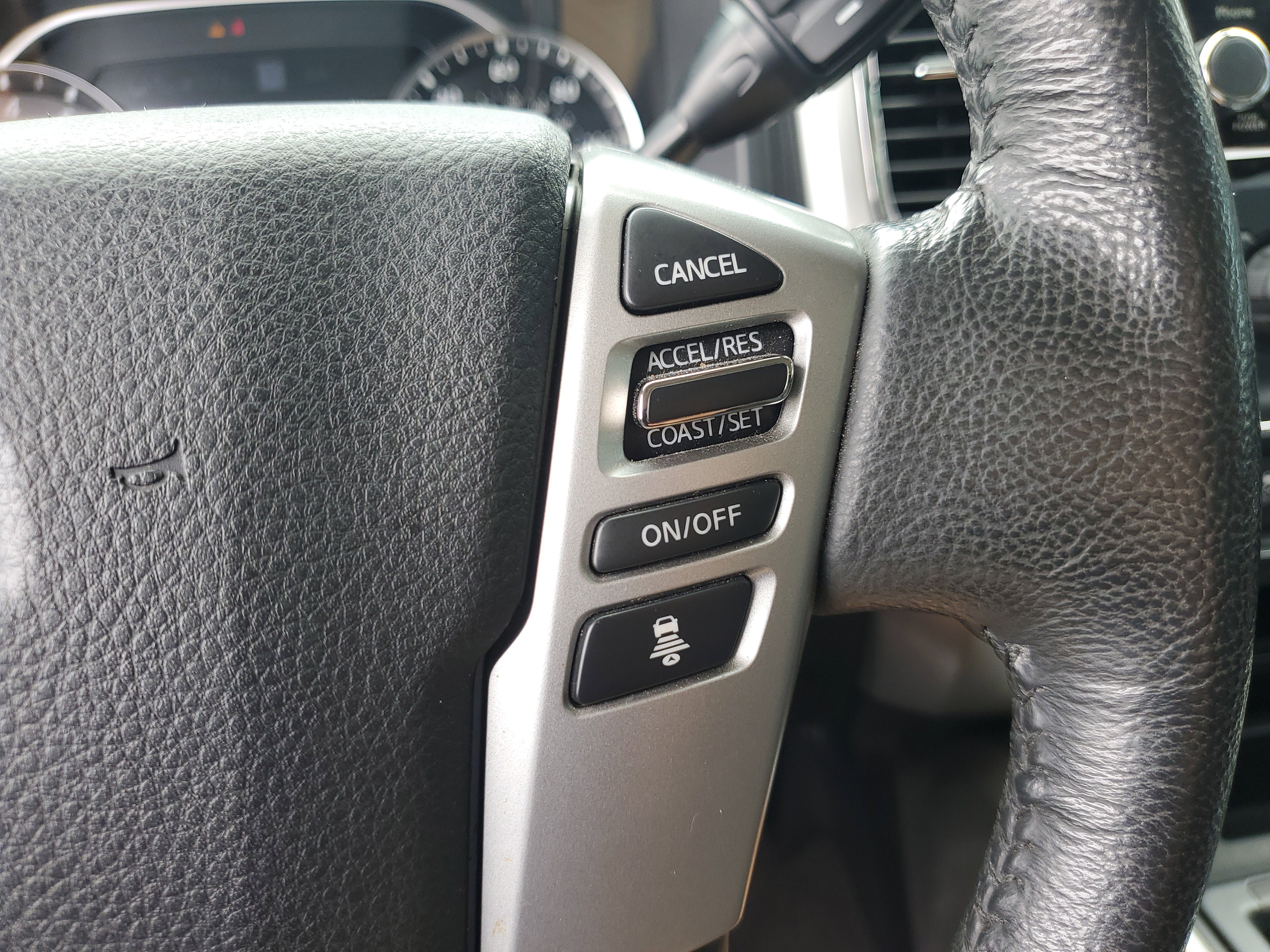 Used 2021 Nissan Titan SV w/ SV Convenience Package RWD image 19