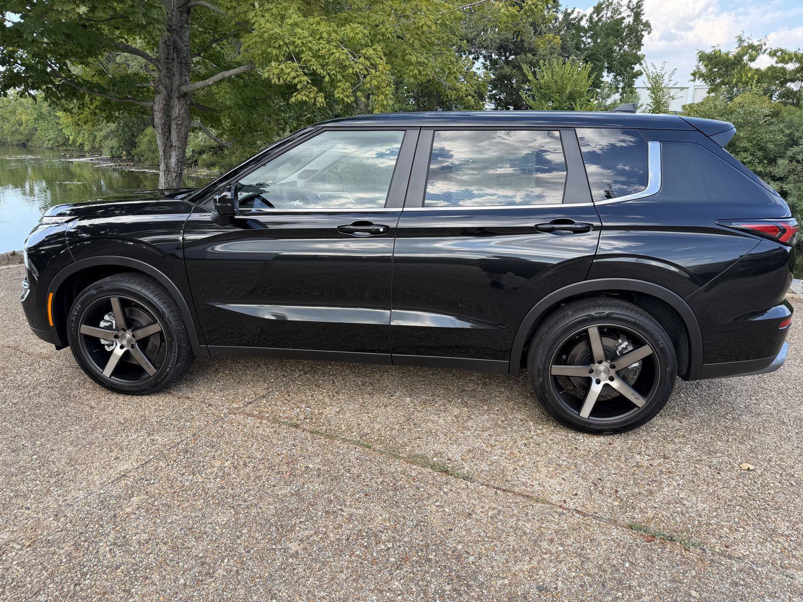 New 2026 Mitsubishi Outlander SE AWD/4WD image 6