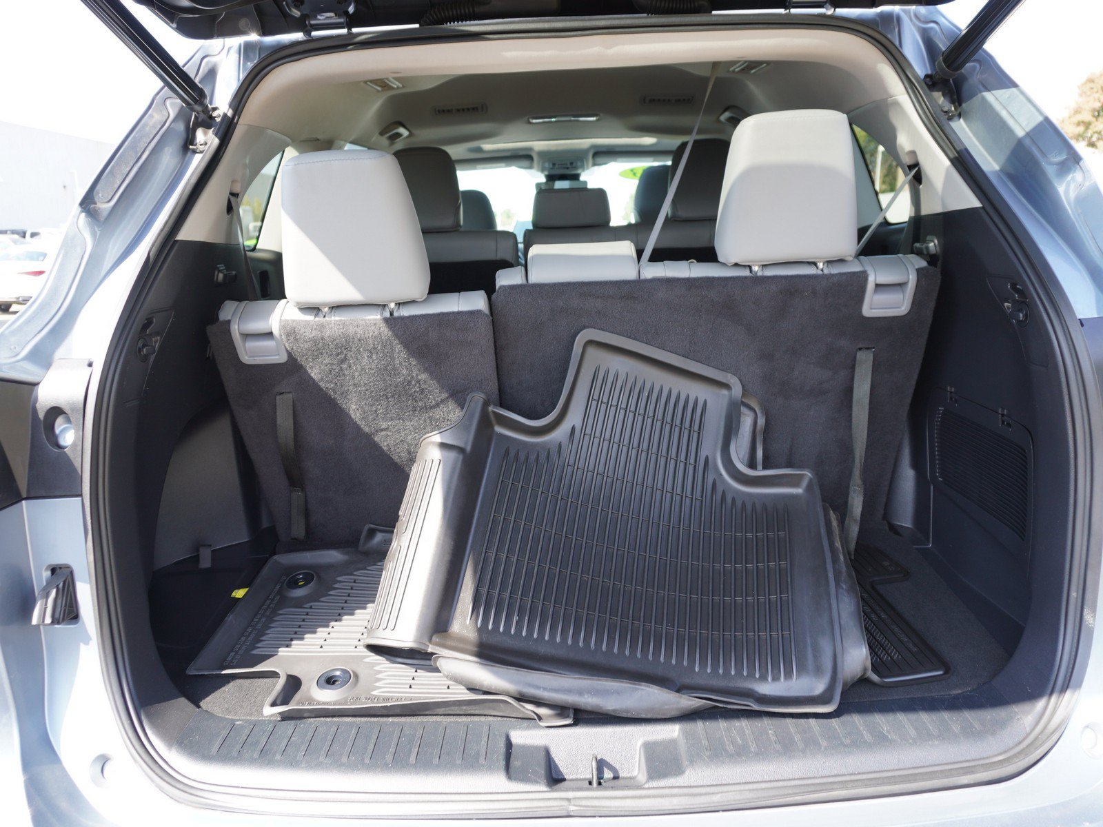 Used 2023 Toyota Highlander XLE AWD/4WD image 11