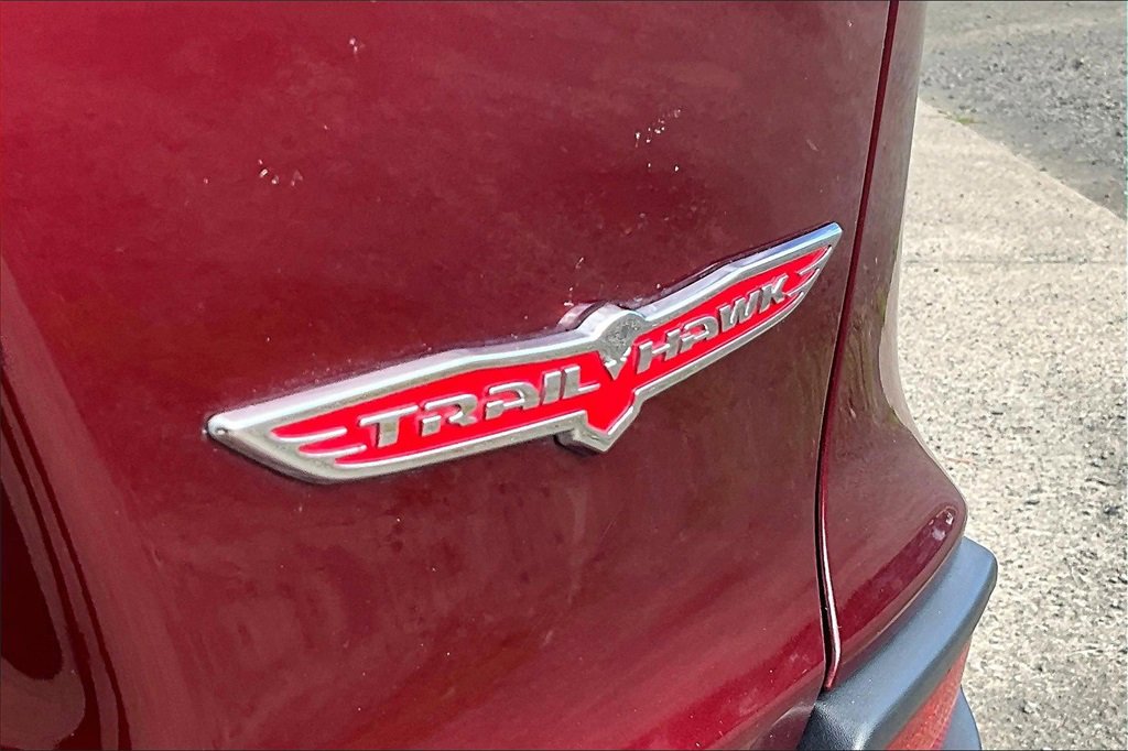 Used 2019 Jeep Cherokee Trailhawk image 11