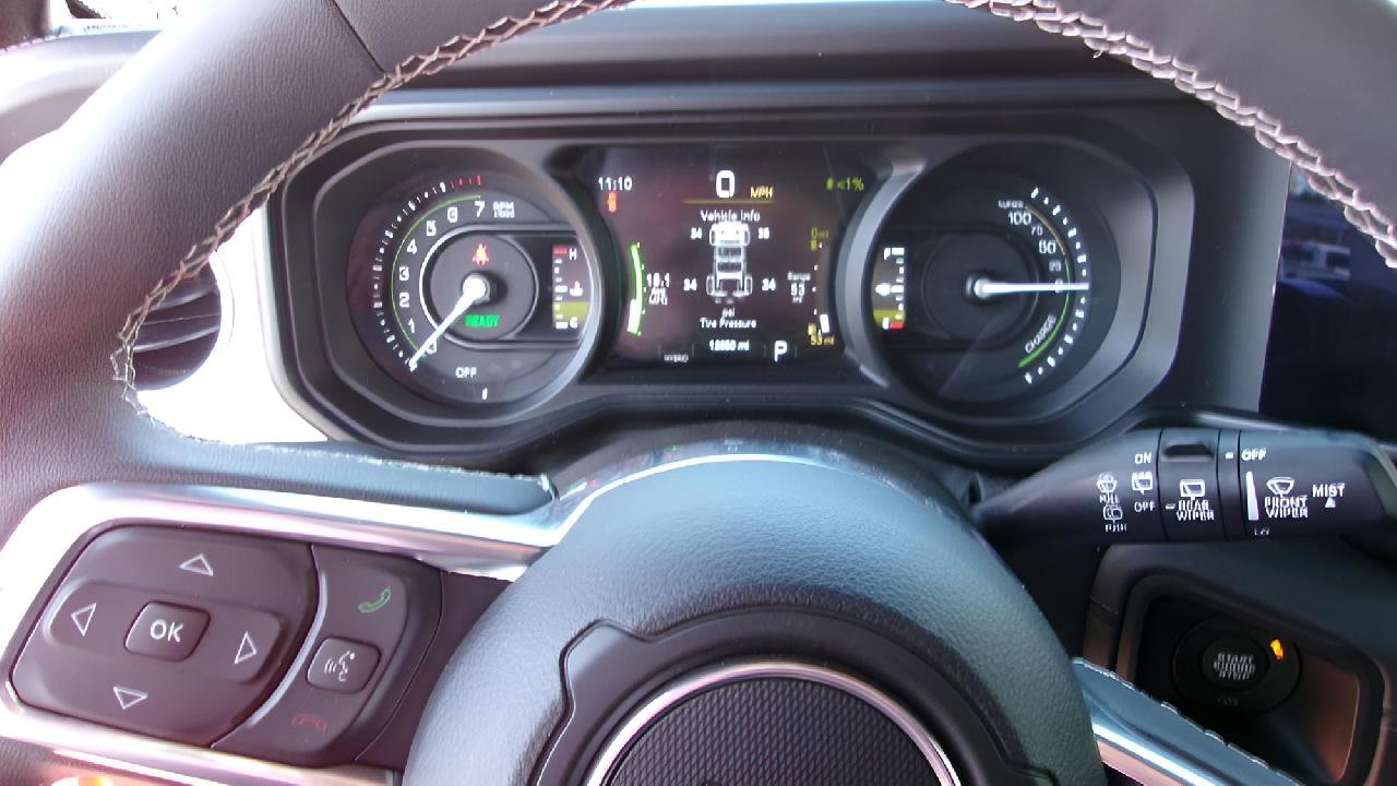 Used 2025 Jeep Wrangler Sahara w/ Safety Group AWD/4WD image 12