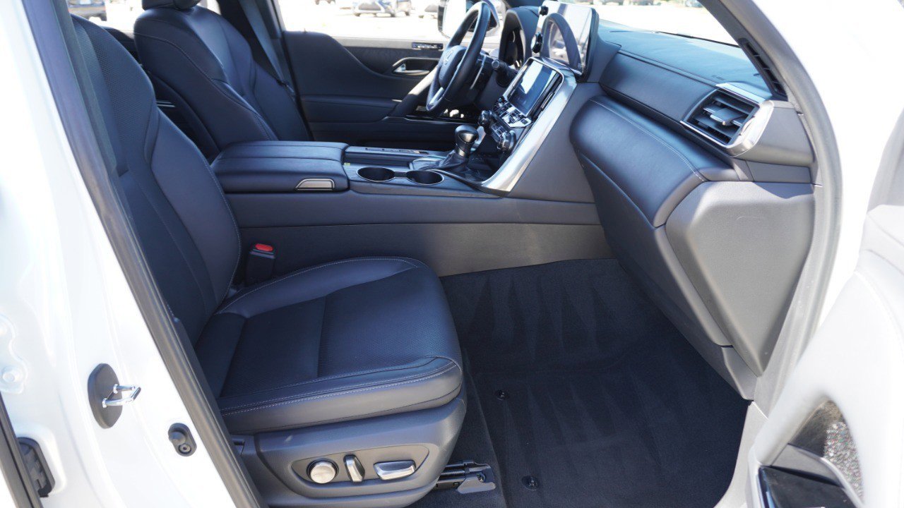 Used 2023 Lexus LX 600 4WD w/ Appearance Package image 14