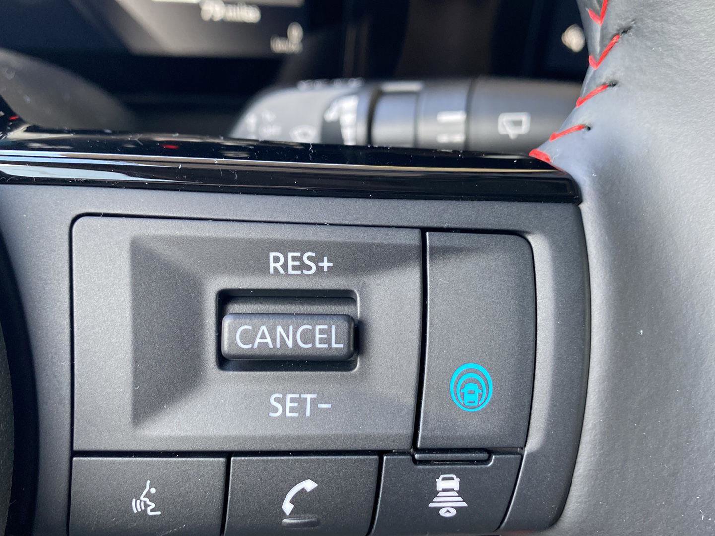 Used 2025 Nissan Kicks SR FWD image 35