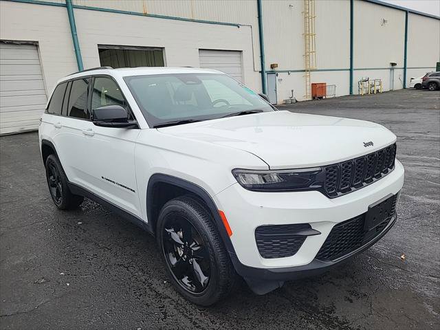 Used 2022 Jeep Grand Cherokee Altitude image 4