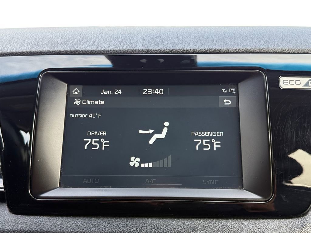 Used 2018 Kia Niro EX image 16