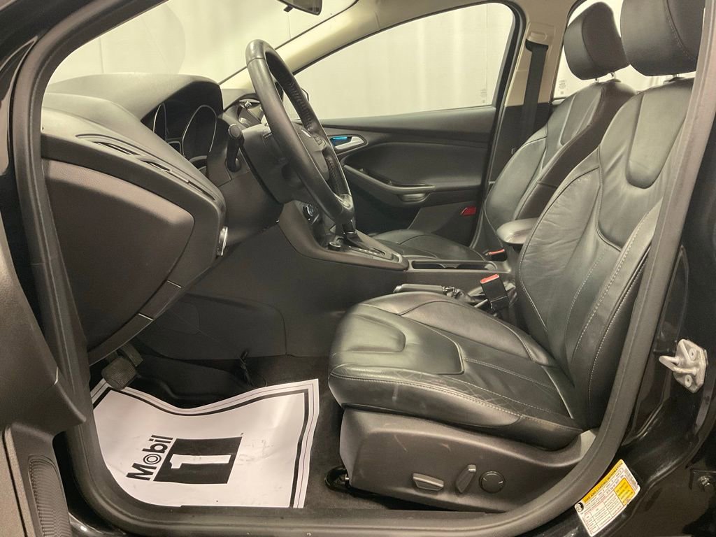Used 2015 Ford Focus SE w/ Equipment Group 201A image 4