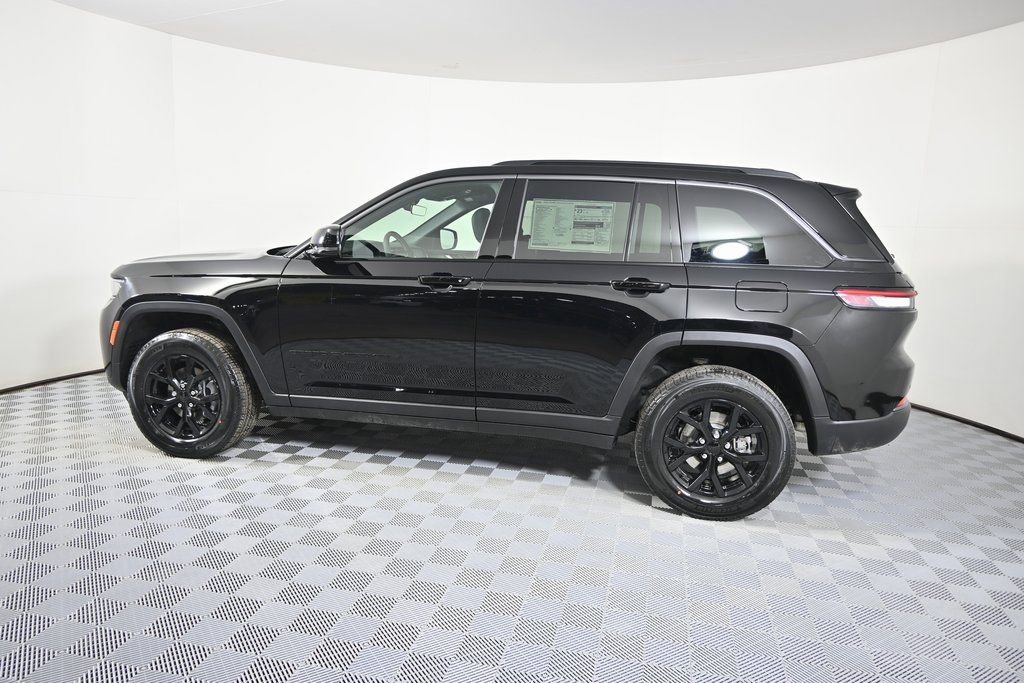 New 2026 Jeep Grand Cherokee Laredo image 3