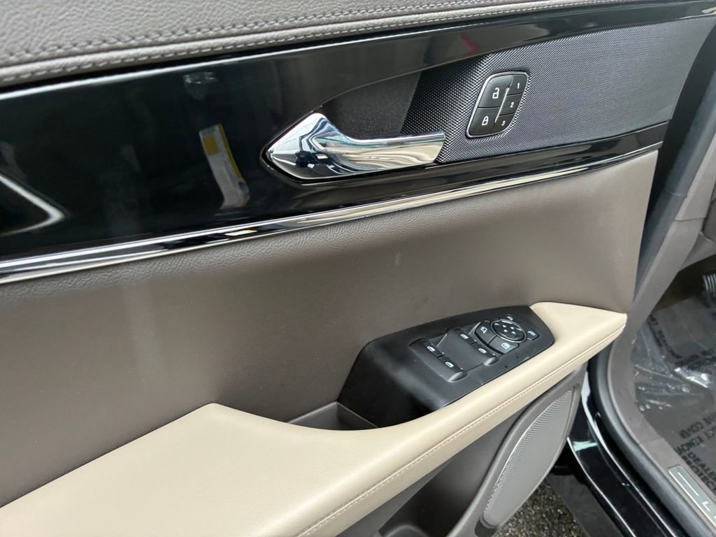 Certified 2023 Lincoln Nautilus Reserve image 12