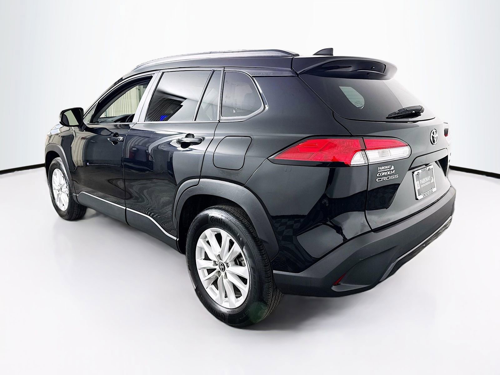 Certified 2023 Toyota Corolla Cross LE image 5