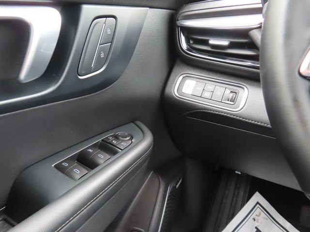 Used 2026 Buick Enclave Preferred AWD/4WD image 32