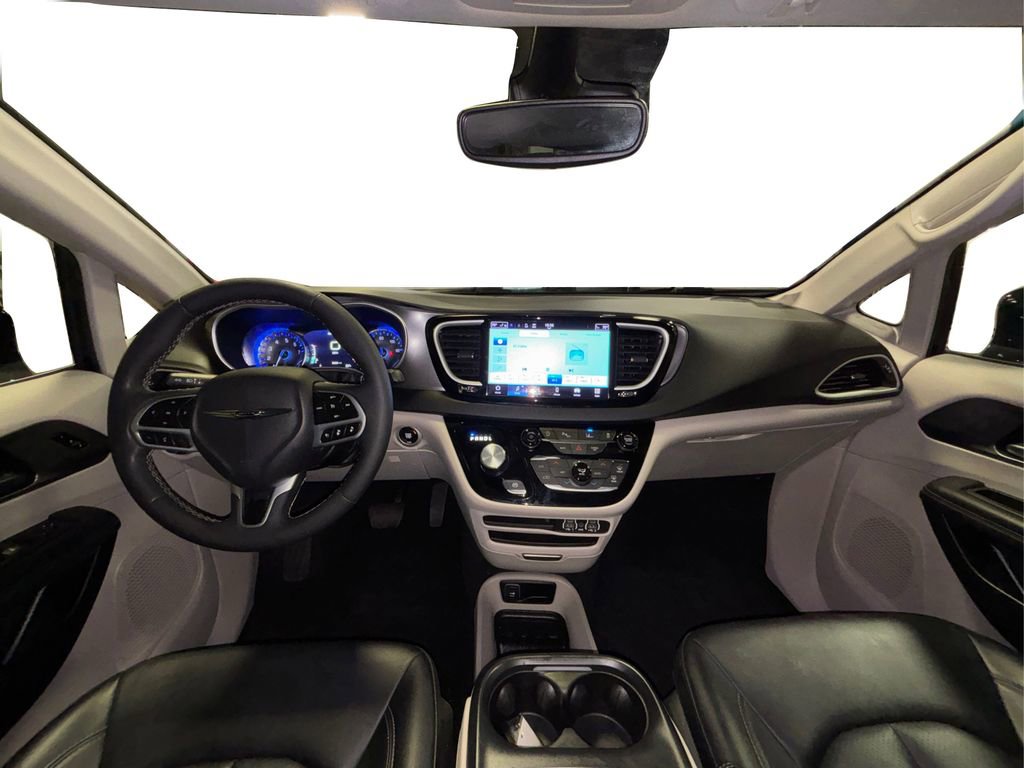 Used 2024 Chrysler Pacifica Touring-L image 19