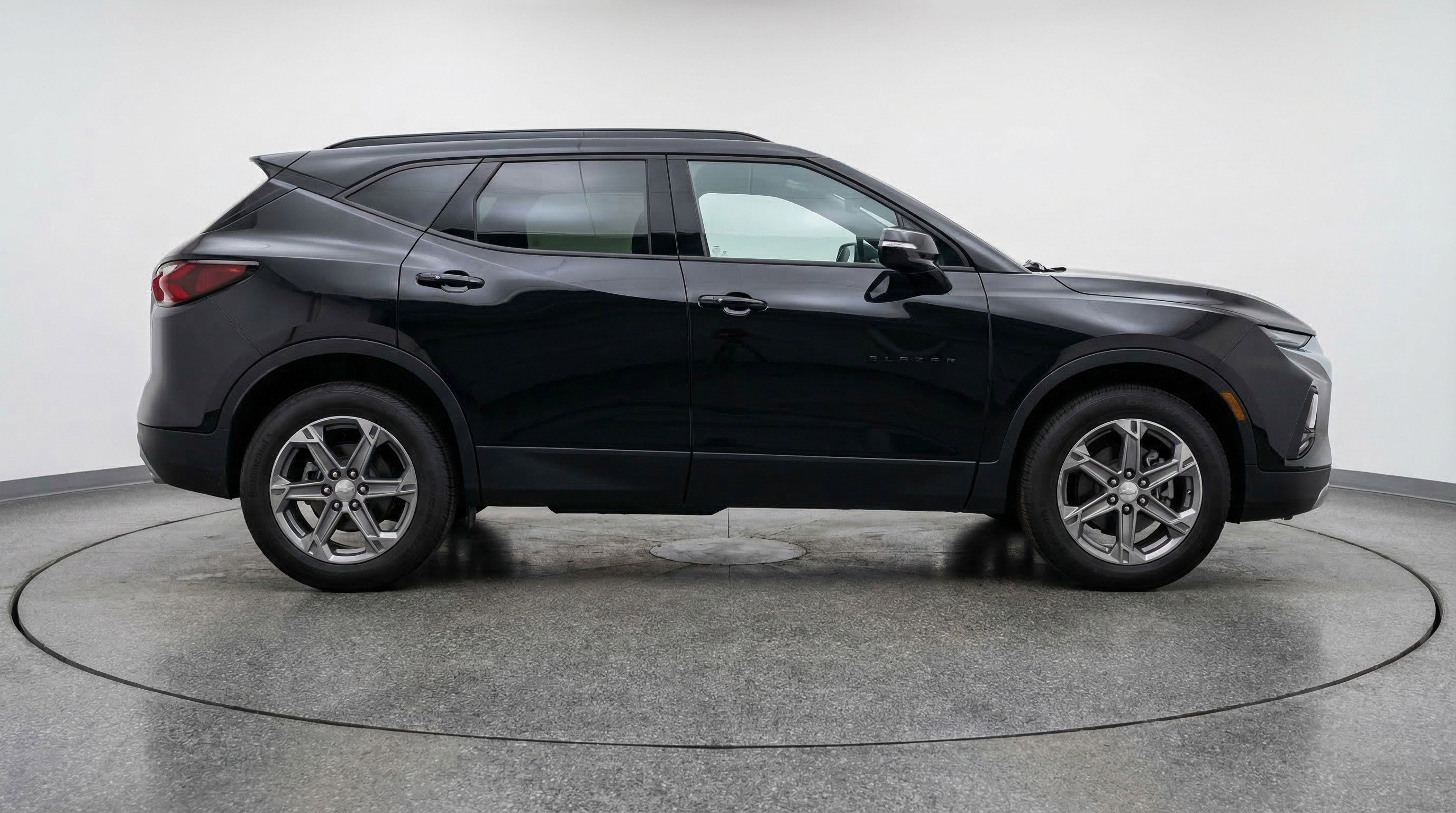 Used 2025 Chevrolet Blazer LT FWD image 11