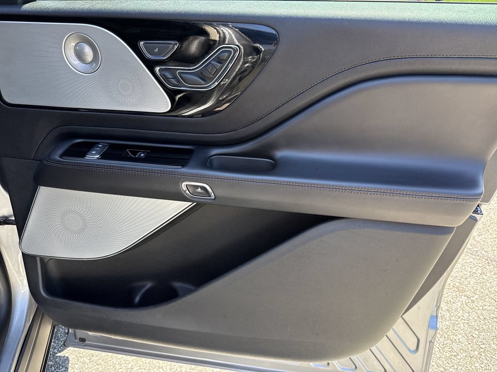 Used 2022 Lincoln Aviator Reserve w/ Equipment Group 201A AWD/4WD image 14
