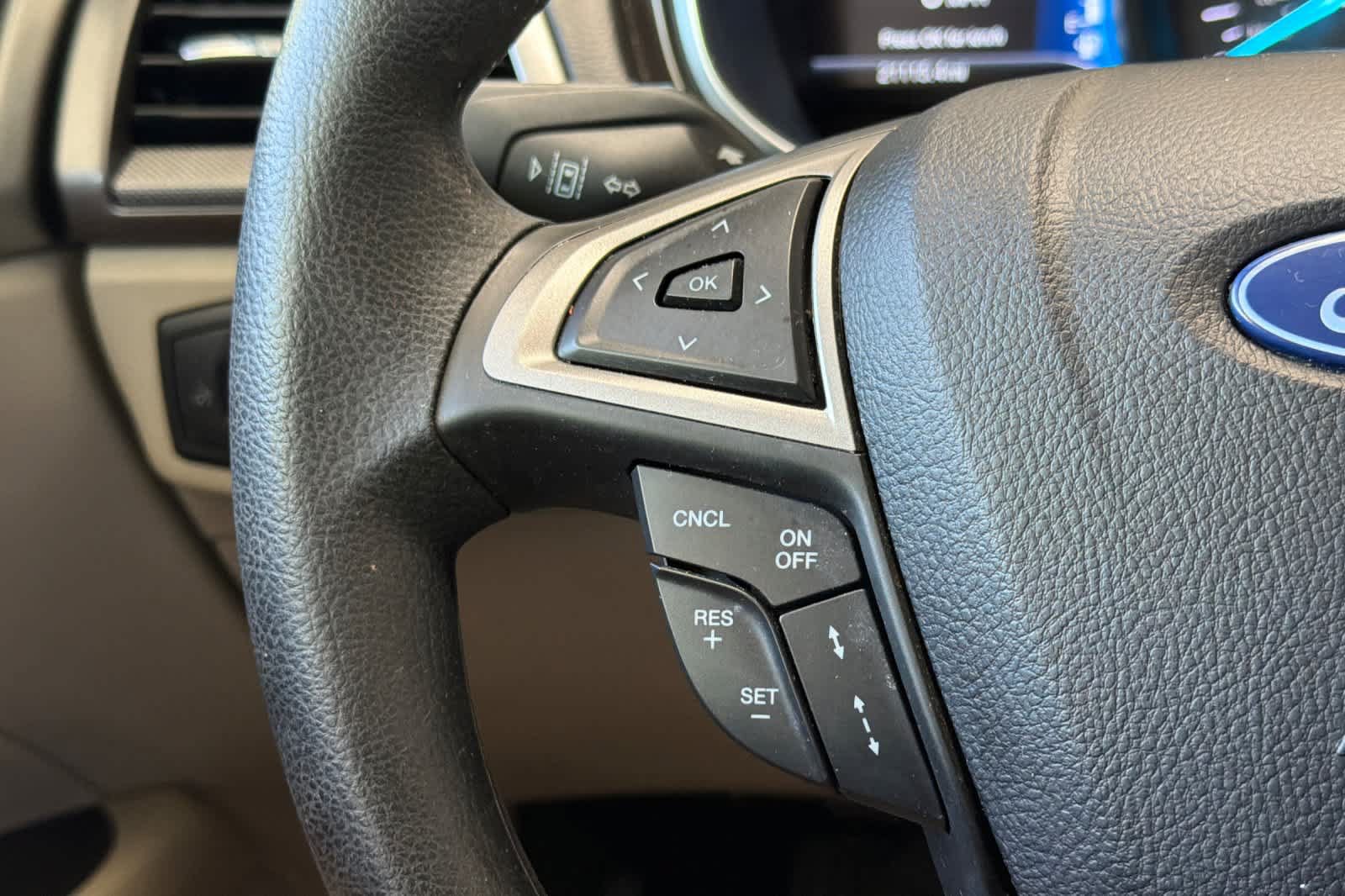 Used 2020 Ford Fusion SE FWD image 26