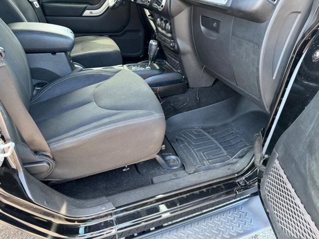 Used 2017 Jeep Wrangler Unlimited Sahara w/ Max Tow Package AWD/4WD image 15