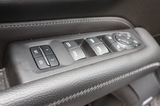 Used 2024 GMC Yukon Denali w/ Advanced Technology Package AWD/4WD image 13