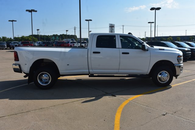 New 2026 RAM 3500 Tradesman AWD/4WD image 4