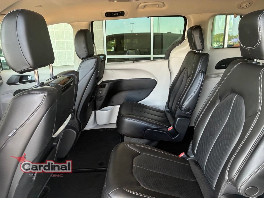 Used 2023 Chrysler Pacifica Touring-L w/ Uconnect Theater Family Group AWD/4WD image 12