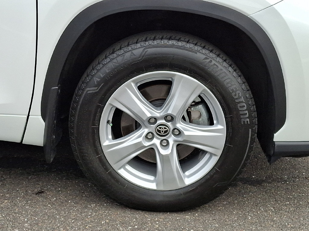 Certified 2025 Toyota Highlander LE AWD/4WD image 8