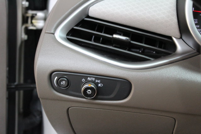Used 2020 Chevrolet Malibu LS FWD image 15