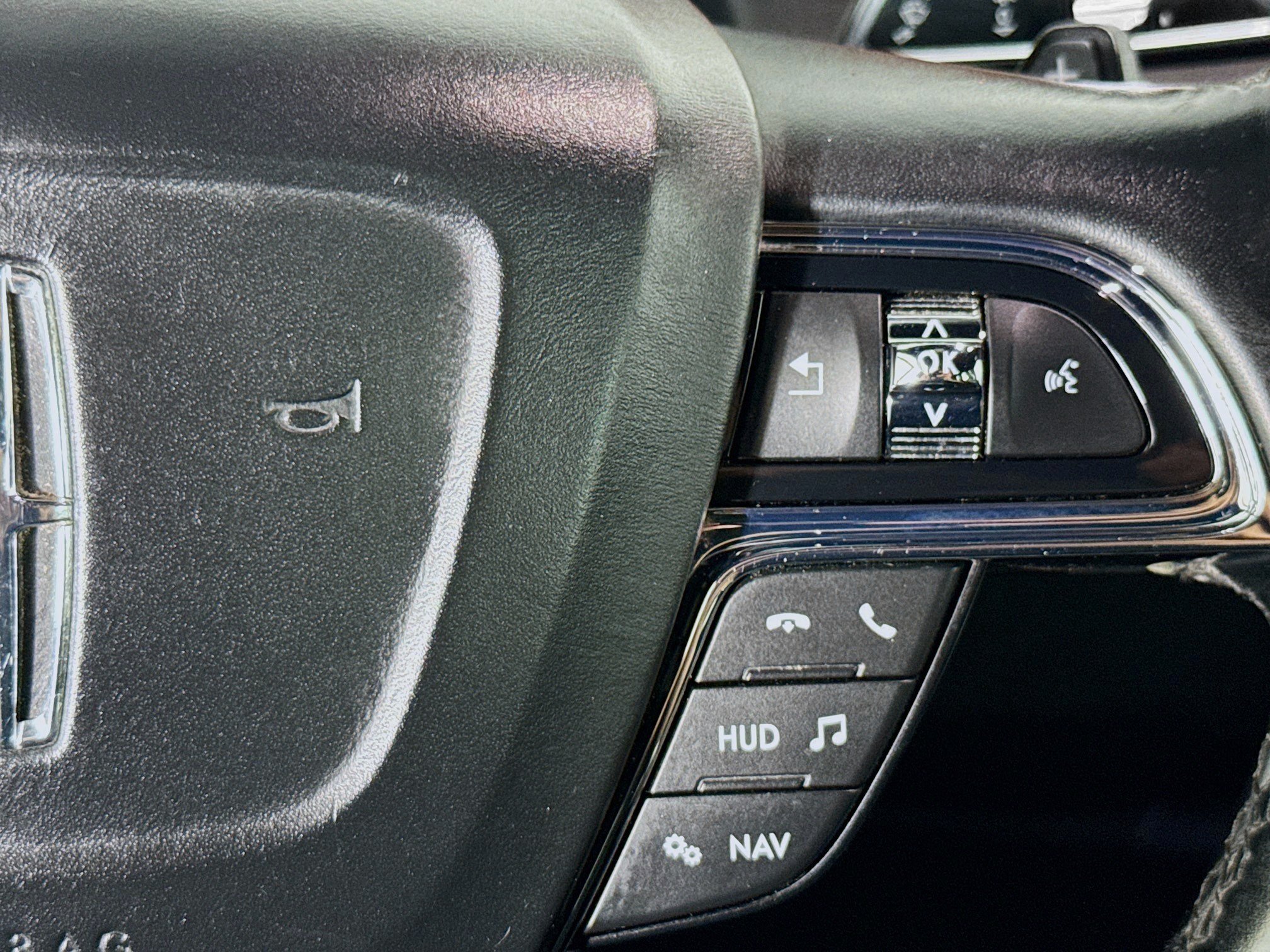 Used 2020 Lincoln Navigator Reserve w/ Luxury Package AWD/4WD image 13