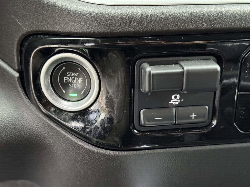 Used 2022 Chevrolet Silverado 1500 RST w/ Redline Edition image 9