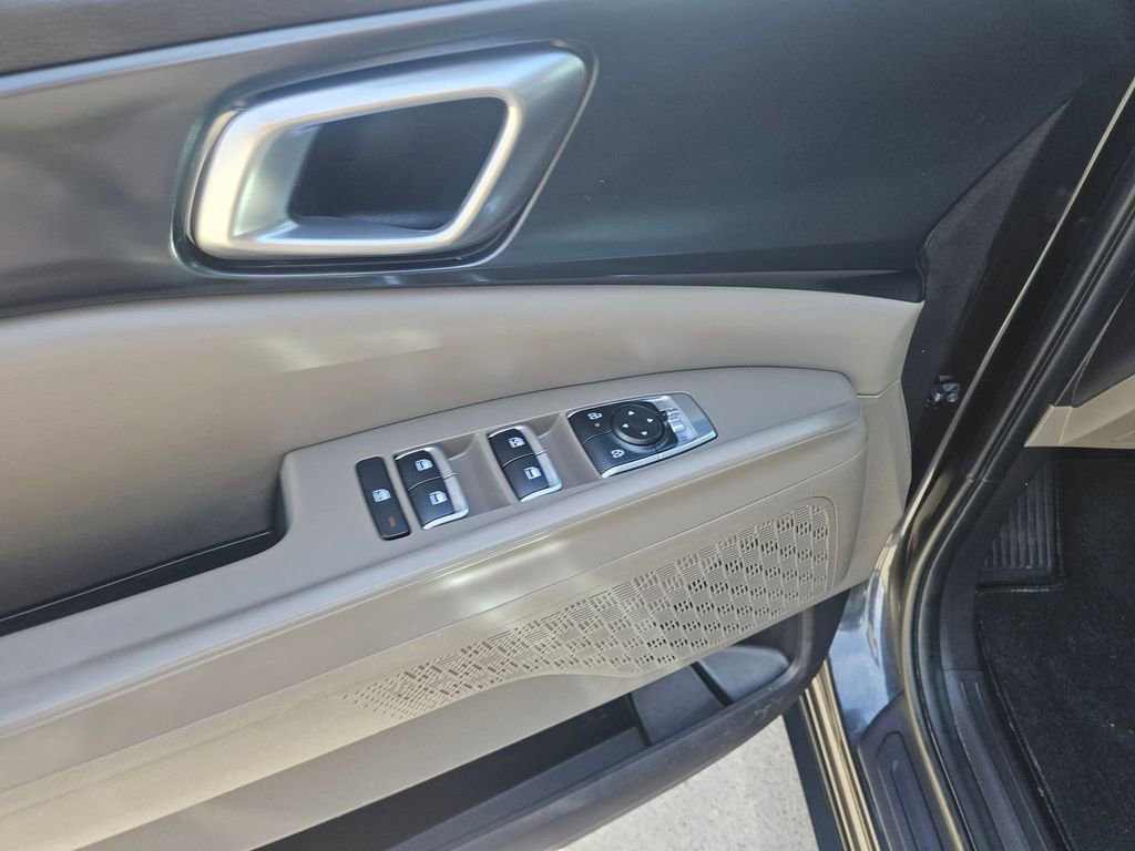 Used 2025 Kia Carnival image 15