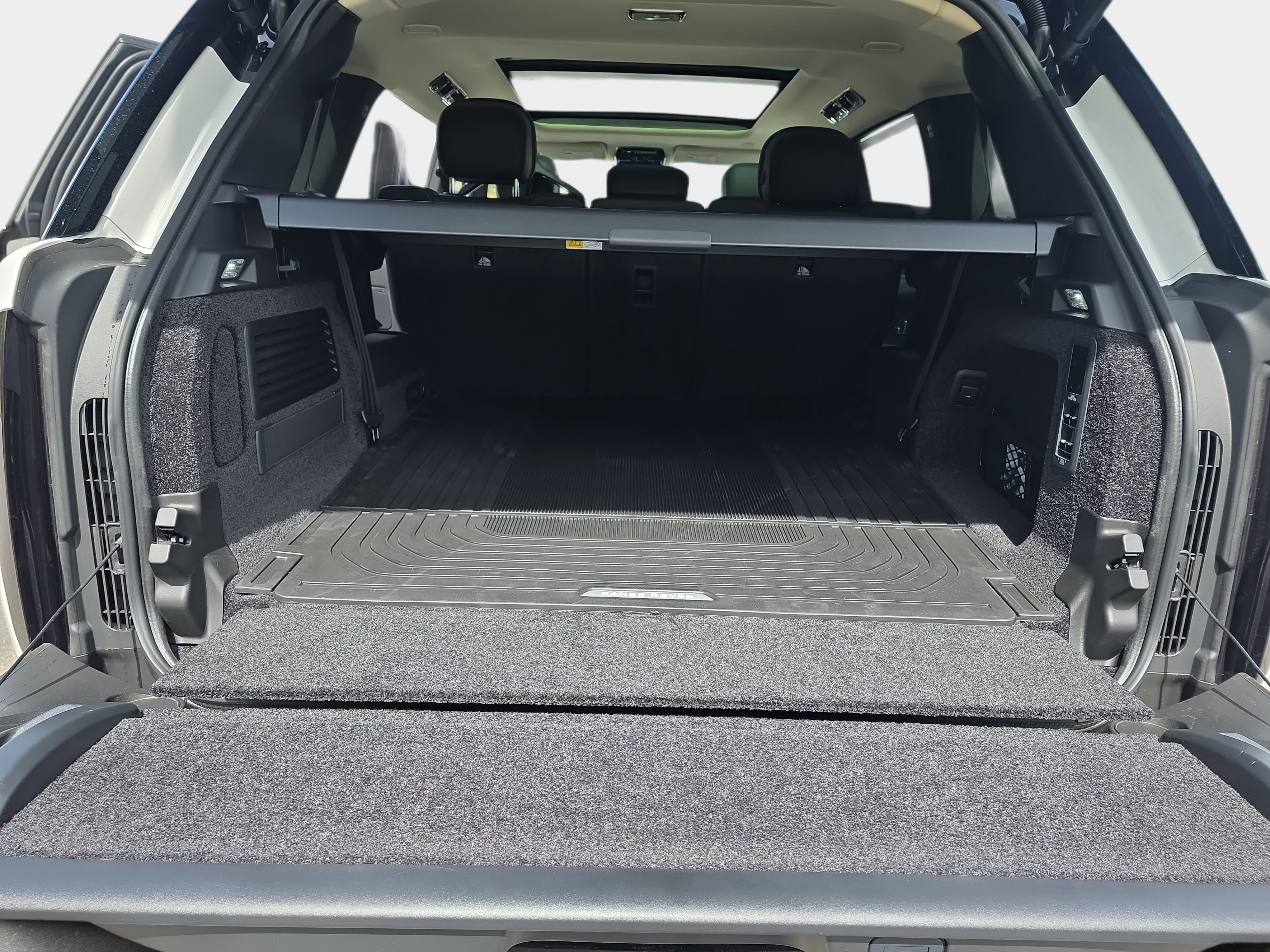 New 2026 Land Rover Range Rover Long Wheelbase SE AWD/4WD image 13