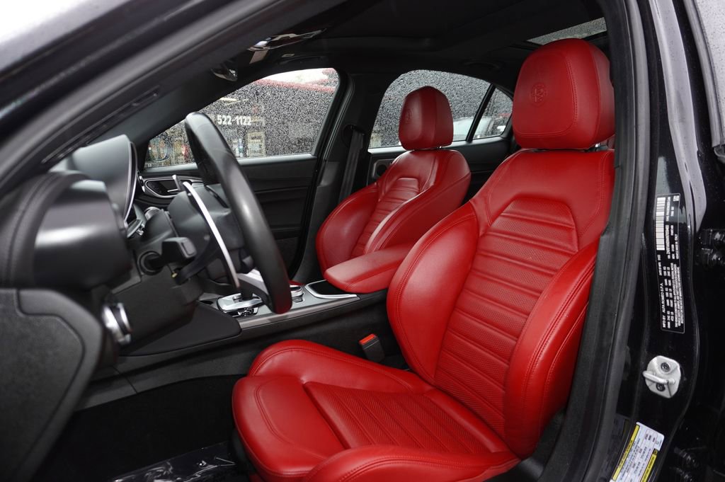 Used 2022 Alfa Romeo Giulia Veloce AWD/4WD image 23