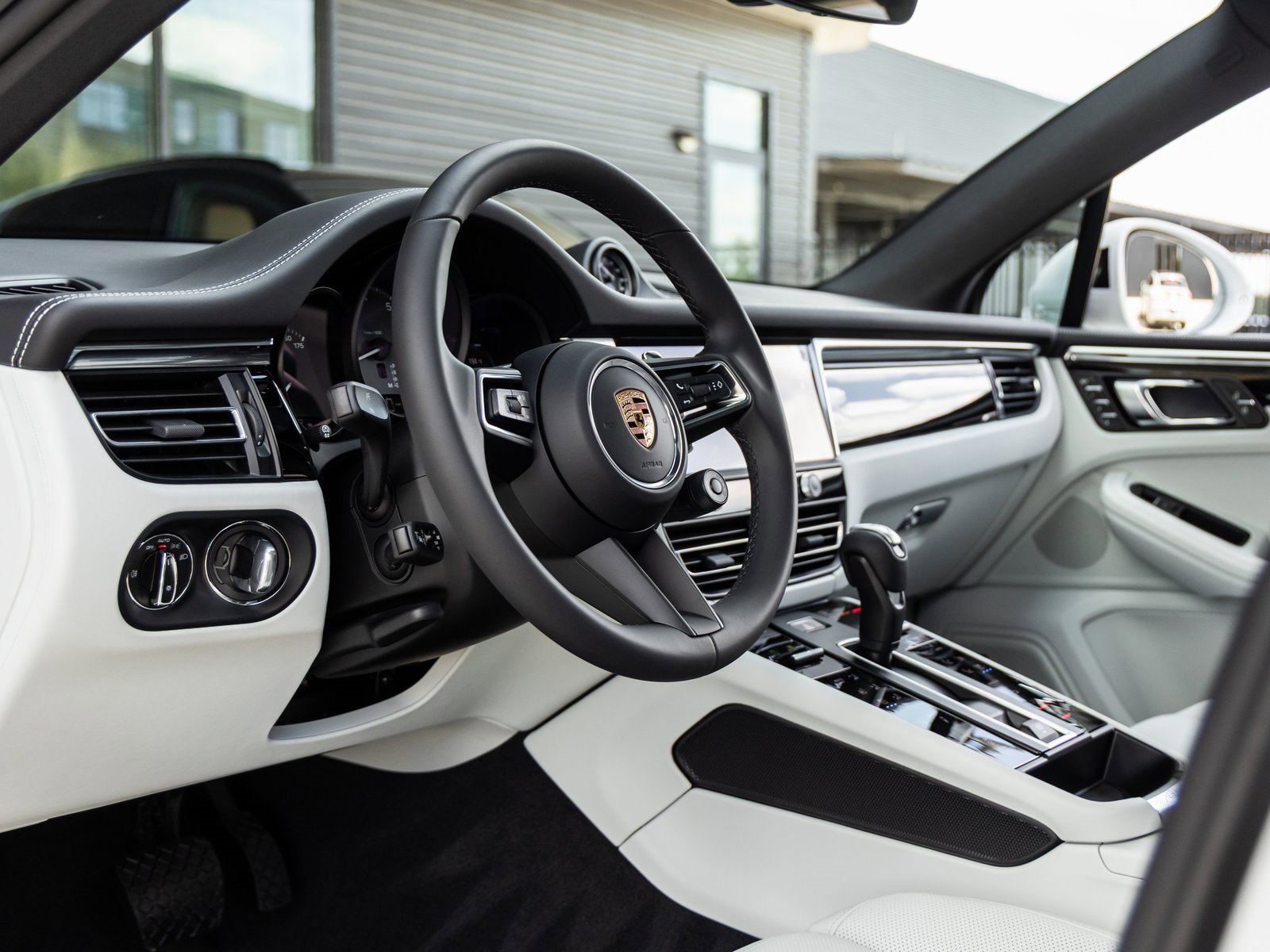 New 2026 Porsche Macan S image 4