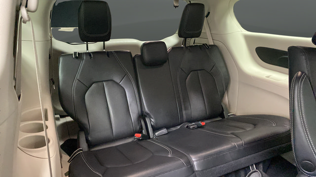 Used 2022 Chrysler Pacifica Touring-L FWD image 26