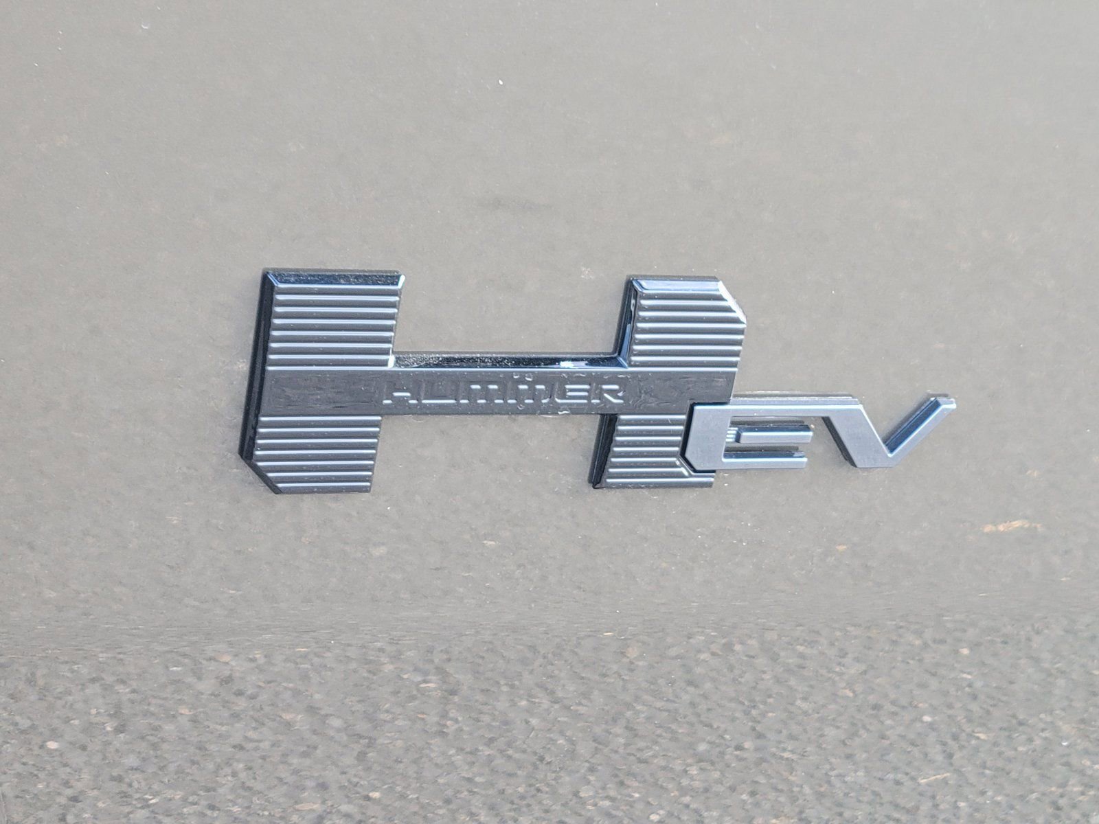 New 2026 GMC Hummer EV 4x4 Crew Cab w/ LPO, Dark Essentials Package image 13