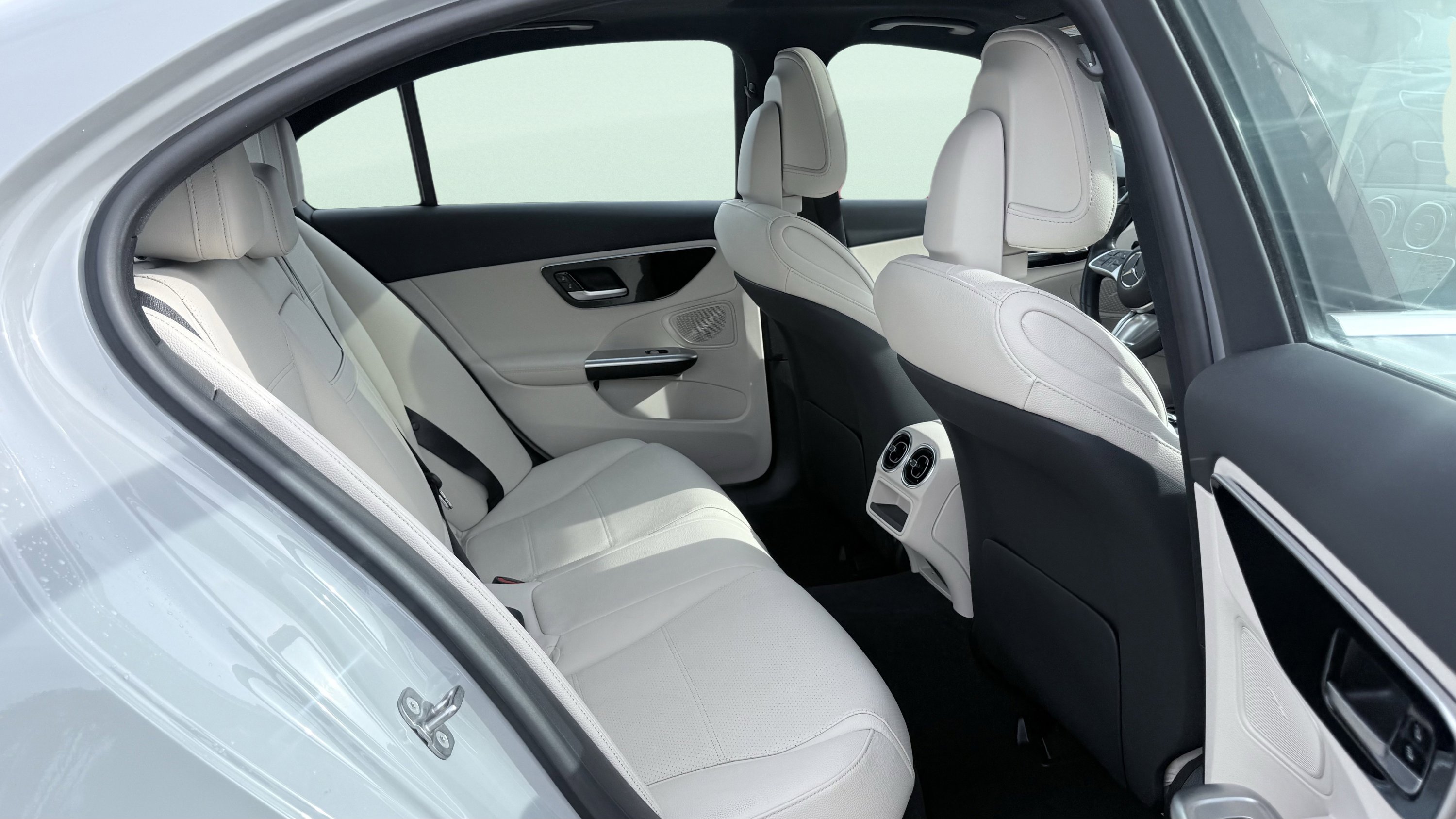 Used 2025 Mercedes-Benz C 300 Sedan image 41