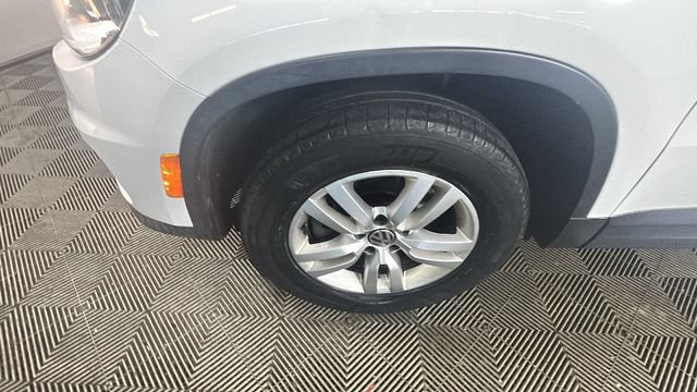 Used 2017 Volkswagen Tiguan S AWD/4WD image 9