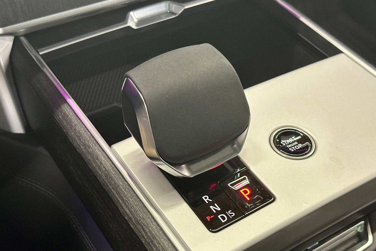 New 2025 Land Rover Range Rover SE image 21