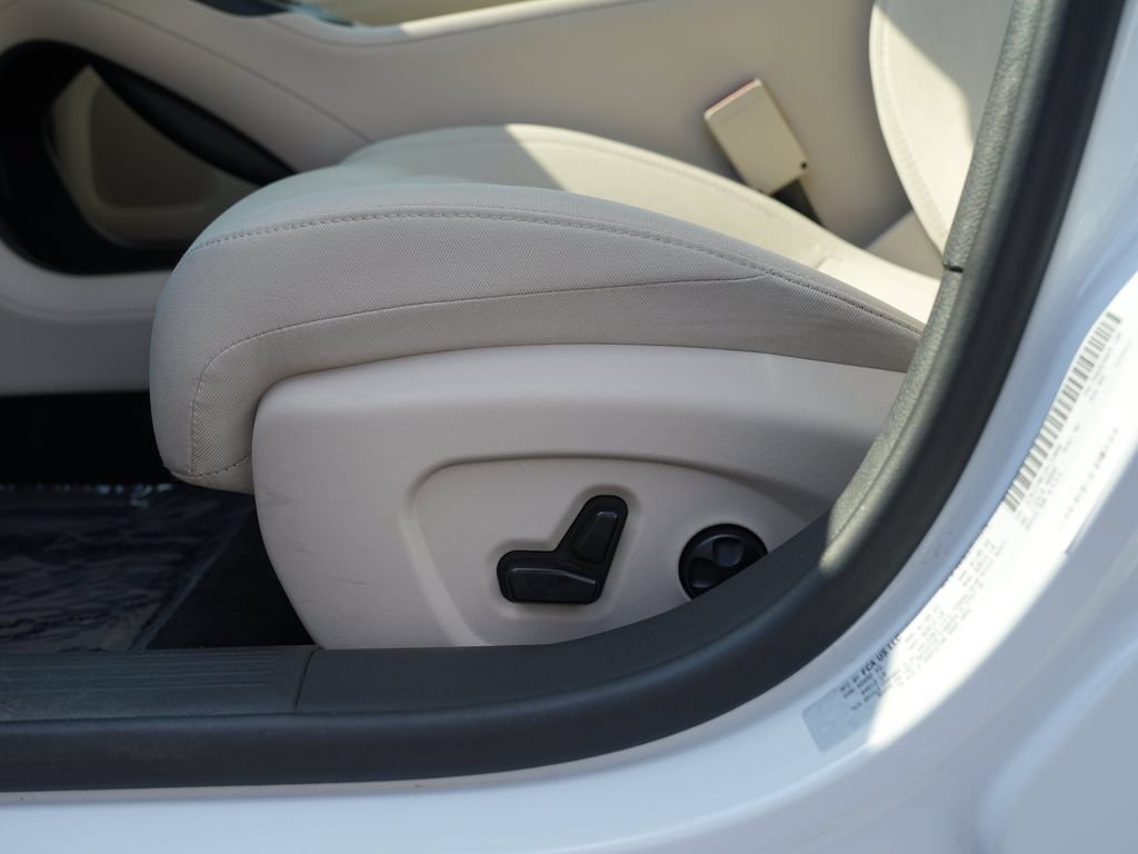 Used 2016 Chrysler 200 Limited w/ Travel & Safety Group FWD image 15