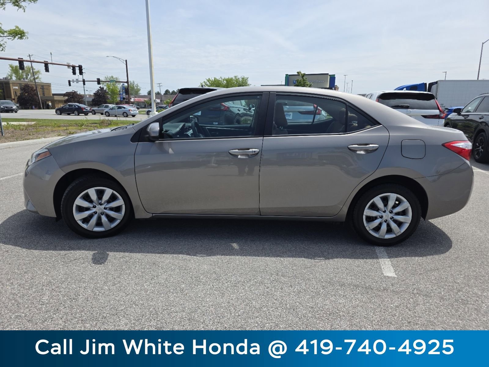 Used 2016 Toyota Corolla LE FWD image 12