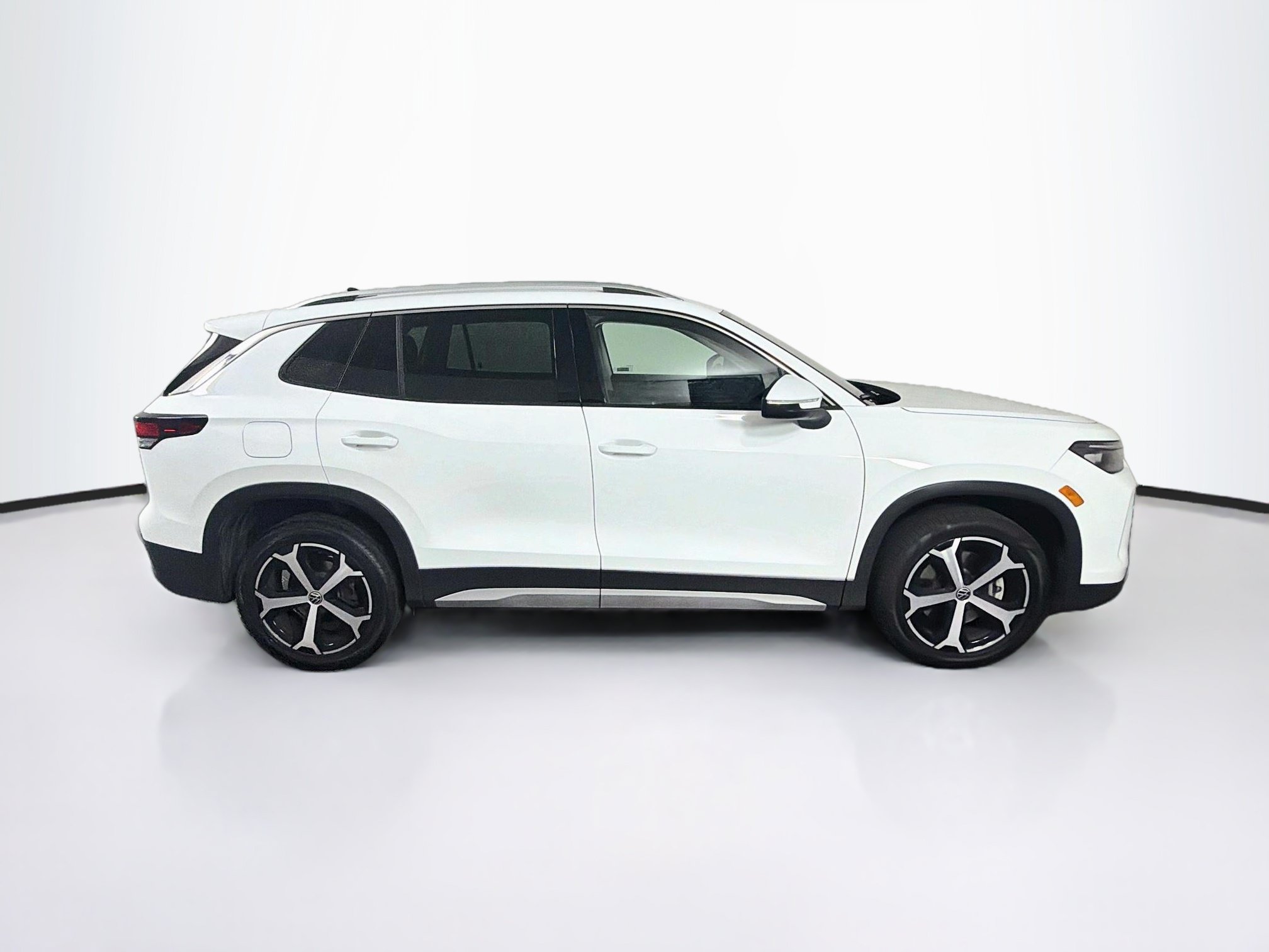 Used 2026 Volkswagen Tiguan SE AWD/4WD image 10
