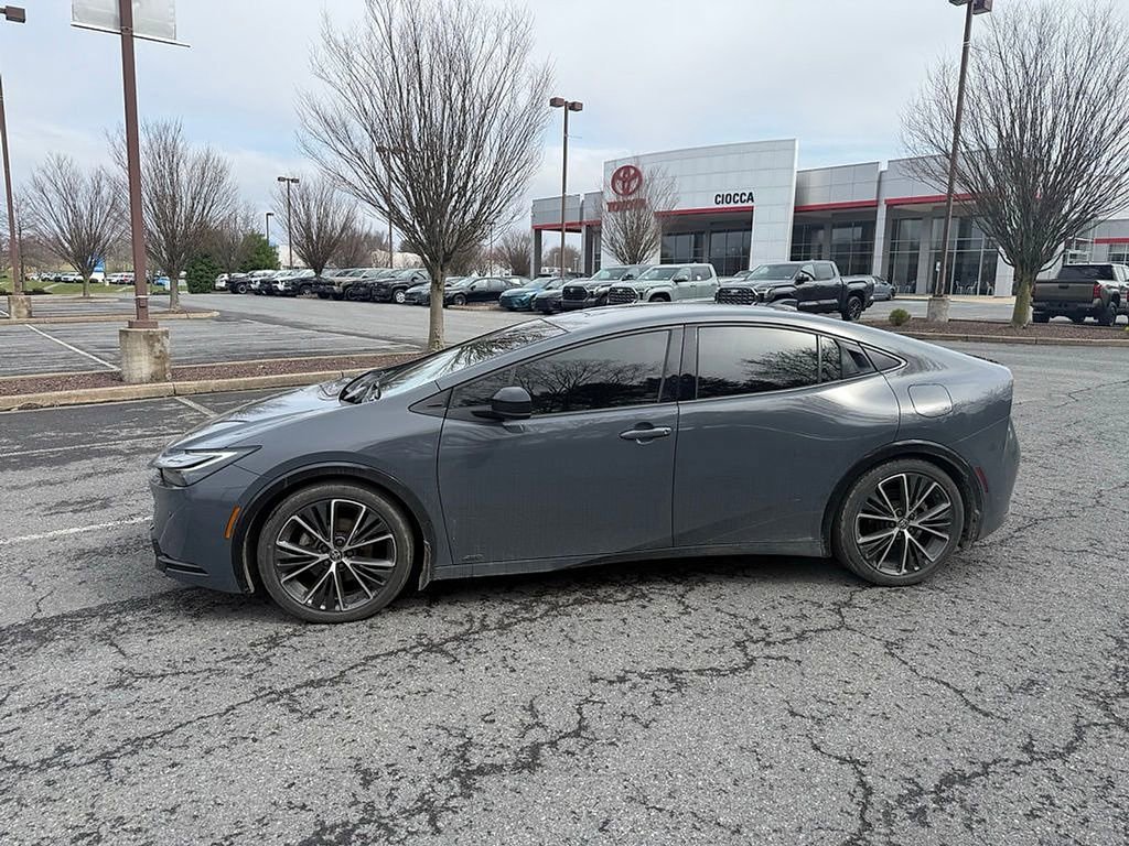 Used 2023 Toyota Prius XLE image 2